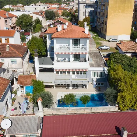 Arena - Pool Table, Table Tennis, Darts & Villa *