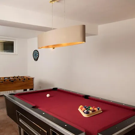 Villa Arena - Pool Table, Table Tennis, Darts &
