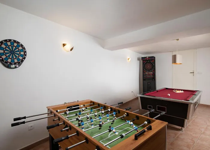 Arena - Pool Table, Table Tennis, Darts & וילה *