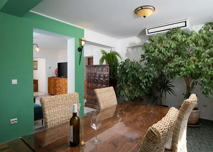 Arena - Pool Table, Table Tennis, Darts & וילה *