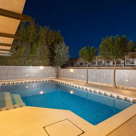 Villa Arena - Pool Table, Table Tennis, Darts & *