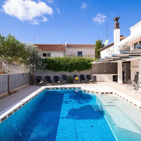 Arena - Pool Table, Table Tennis, Darts & *