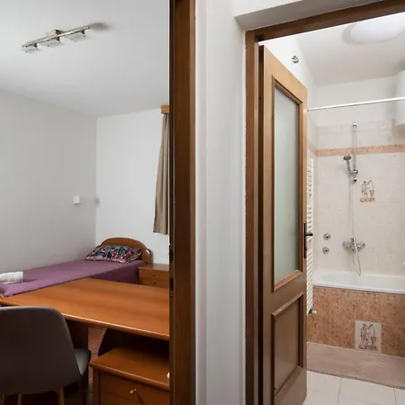 Villa Arena - Pool Table, Table Tennis, Darts &