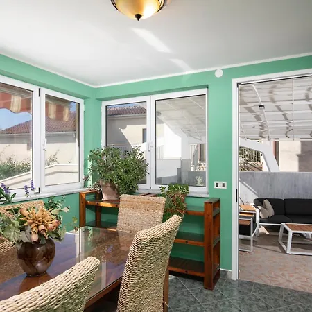 Villa Arena - Pool Table, Table Tennis, Darts & *