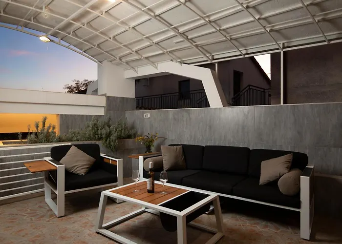 Villa Arena - Pool Table, Table Tennis, Darts & *