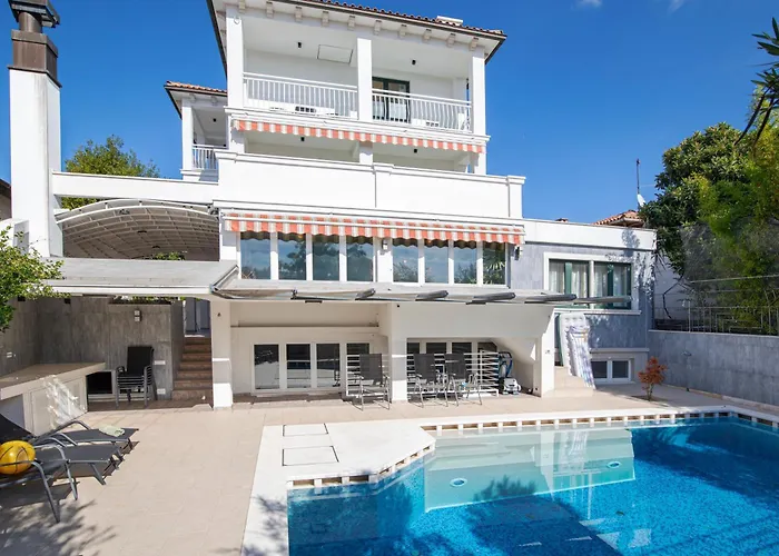 Arena - Pool Table, Table Tennis, Darts & Villa Pula