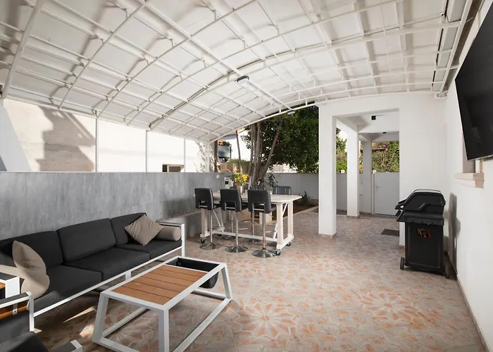 Arena - Pool Table, Table Tennis, Darts & Pula