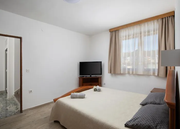 Villa Arena - Pool Table, Table Tennis, Darts & Pula