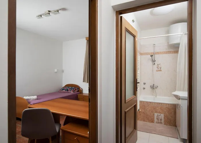 Villa Arena - Pool Table, Table Tennis, Darts &