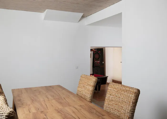 Arena - Pool Table, Table Tennis, Darts & Villa *