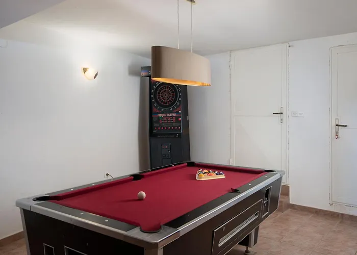 Villa Arena - Pool Table, Table Tennis, Darts & *