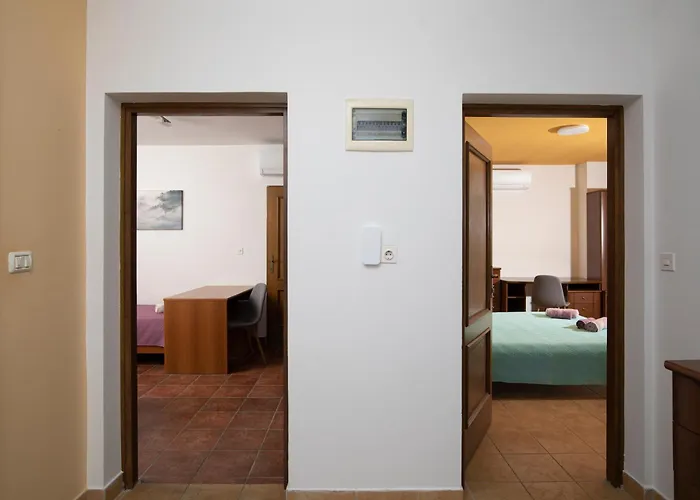 Arena - Pool Table, Table Tennis, Darts & Villa *