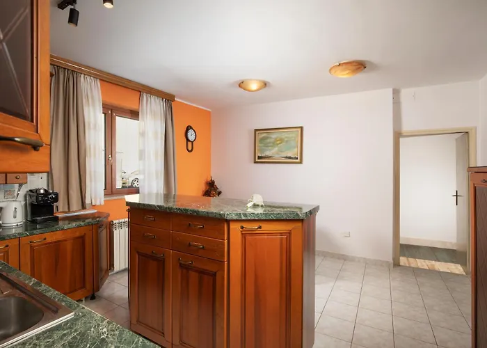 Arena - Pool Table, Table Tennis, Darts & Villa Pula