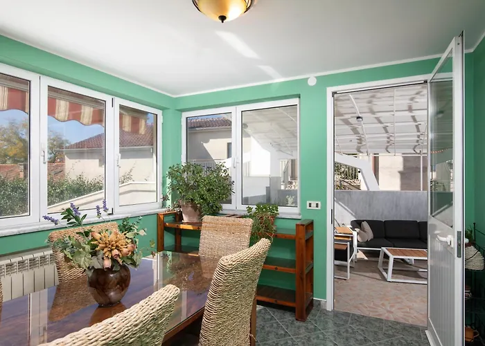 Villa Arena - Pool Table, Table Tennis, Darts & *