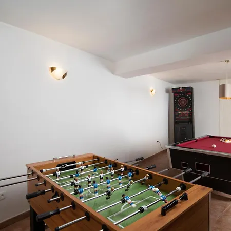 Arena - Pool Table, Table Tennis, Darts & Villa *