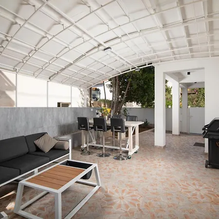 Arena - Pool Table, Table Tennis, Darts & Póla