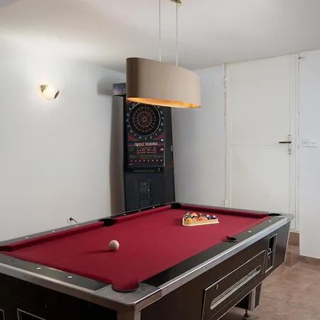 Villa Arena - Pool Table, Table Tennis, Darts & *