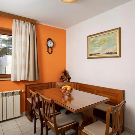 Villa Arena - Pool Table, Table Tennis, Darts & Póla